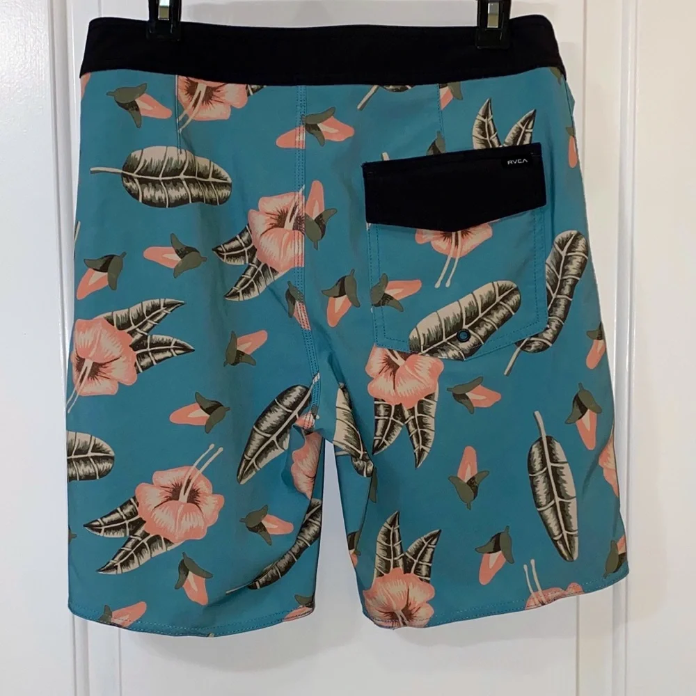 🎈RVCA Blue Patterned Board Shorts